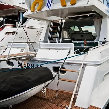 Πλωτό κατάλυμα Yacht Experience *