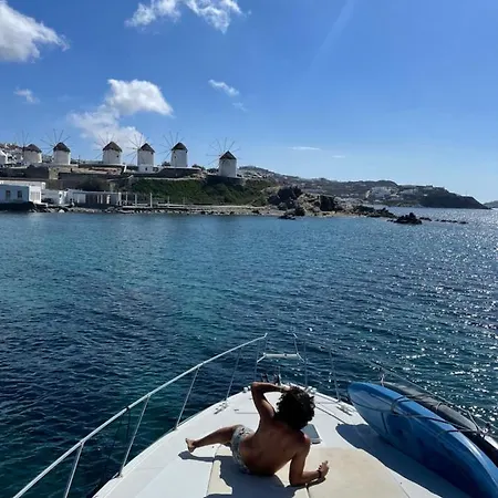 Πλωτό κατάλυμα Yacht Experience *