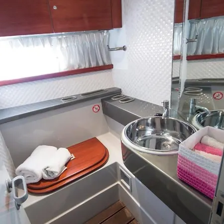 Yacht Experience Πλωτό κατάλυμα Mykonos Town