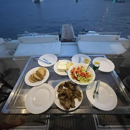 Bateau-hôtel Yacht Experience *